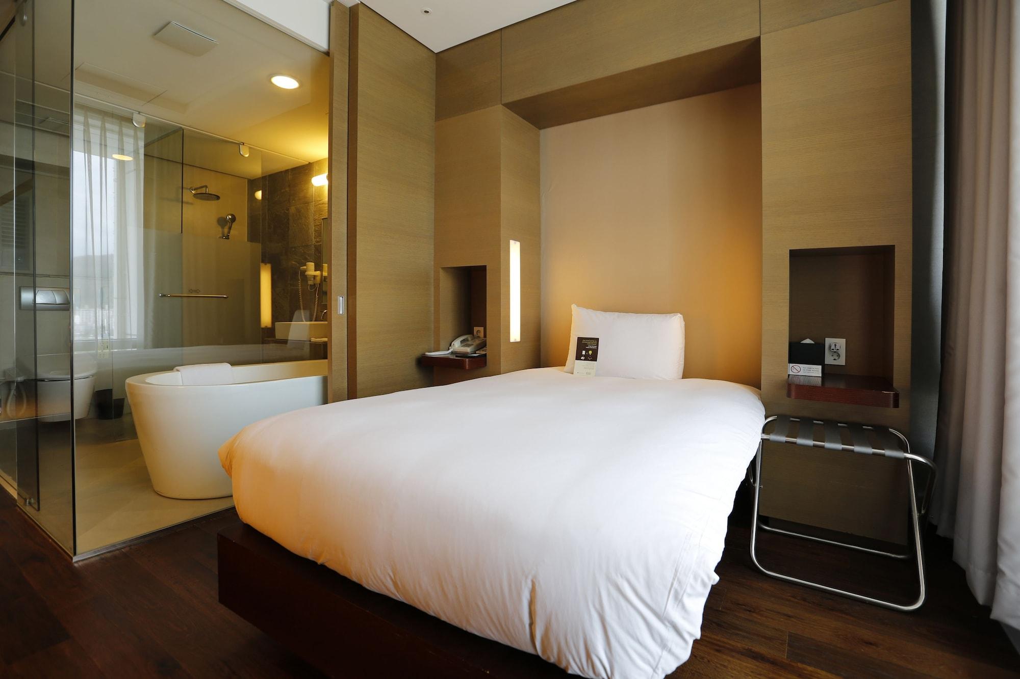Grand Mercure Ambassador Changwon Exterior photo