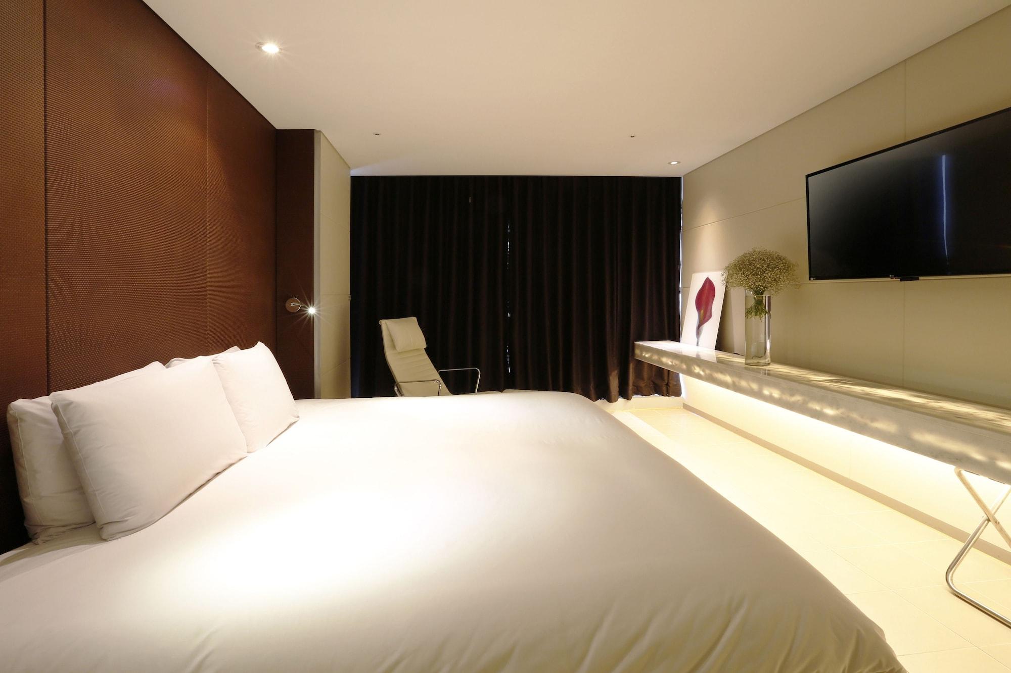 Grand Mercure Ambassador Changwon Exterior photo