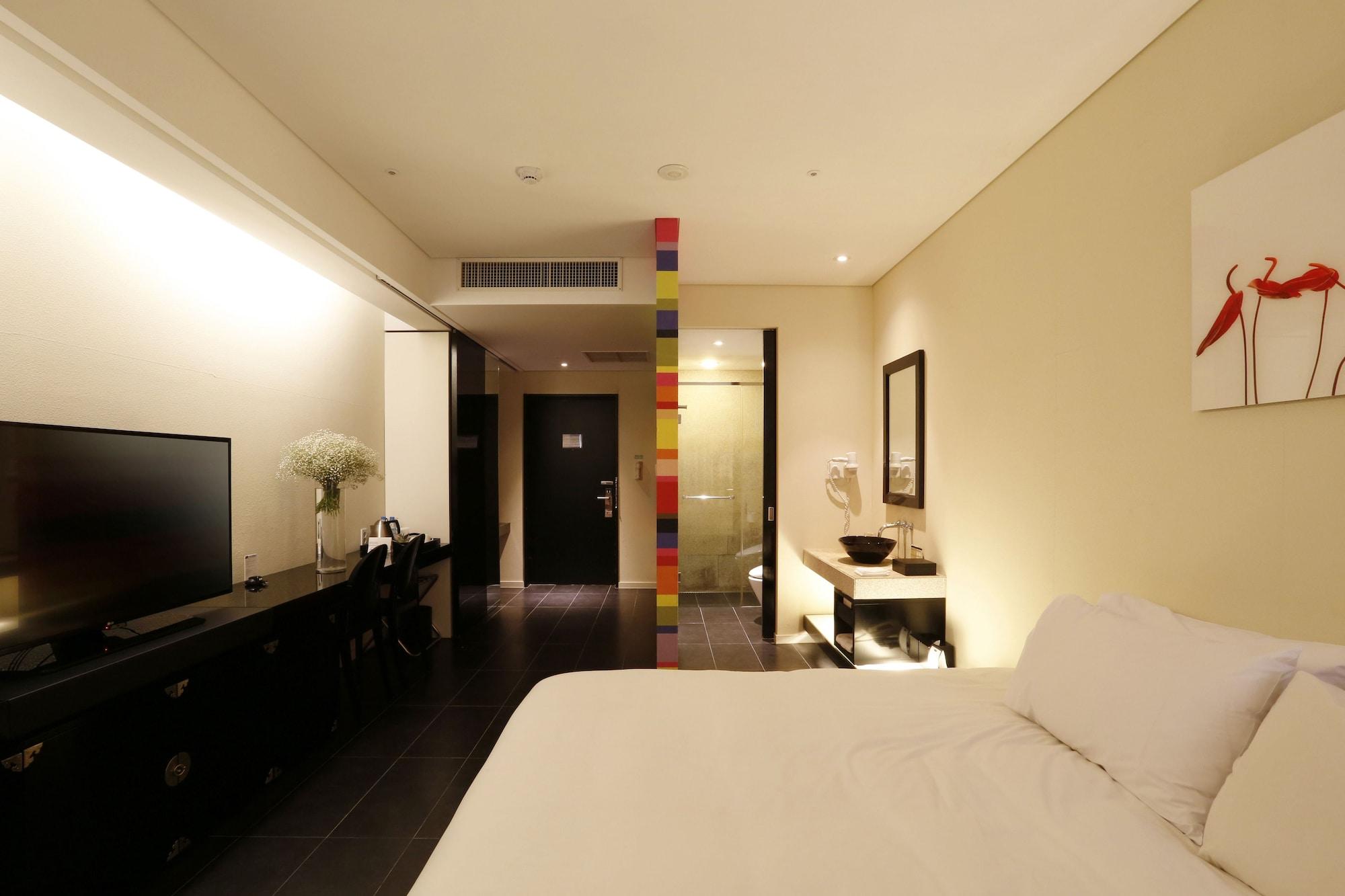 Grand Mercure Ambassador Changwon Exterior photo
