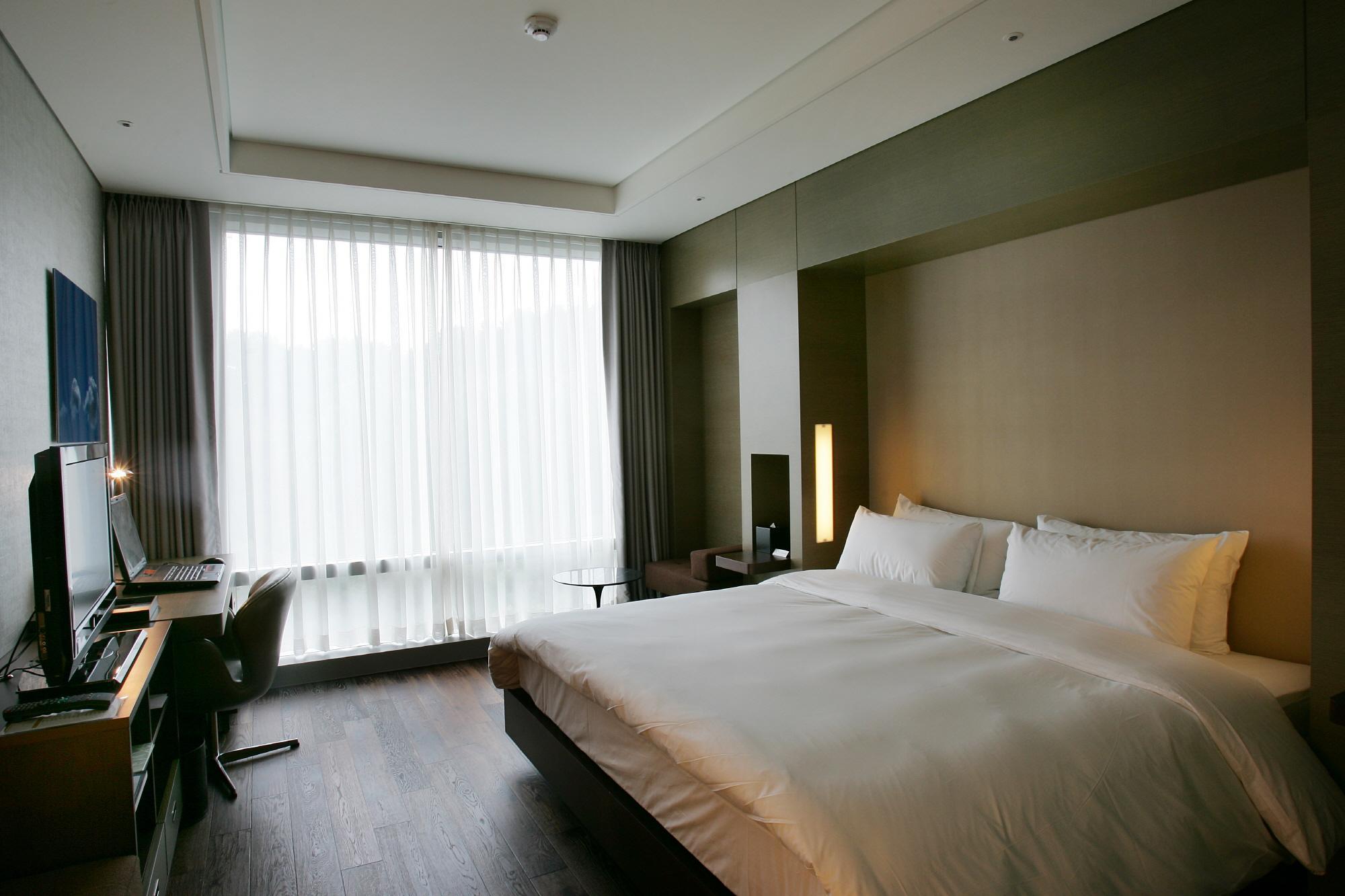 Grand Mercure Ambassador Changwon Exterior photo